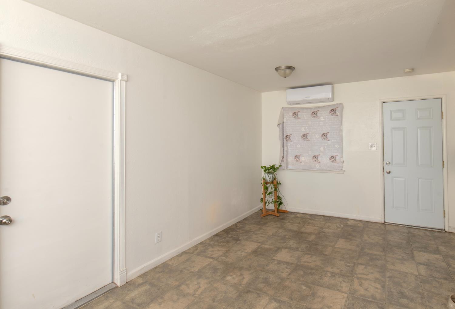 6721 N Clark St, Fresno, CA 93710