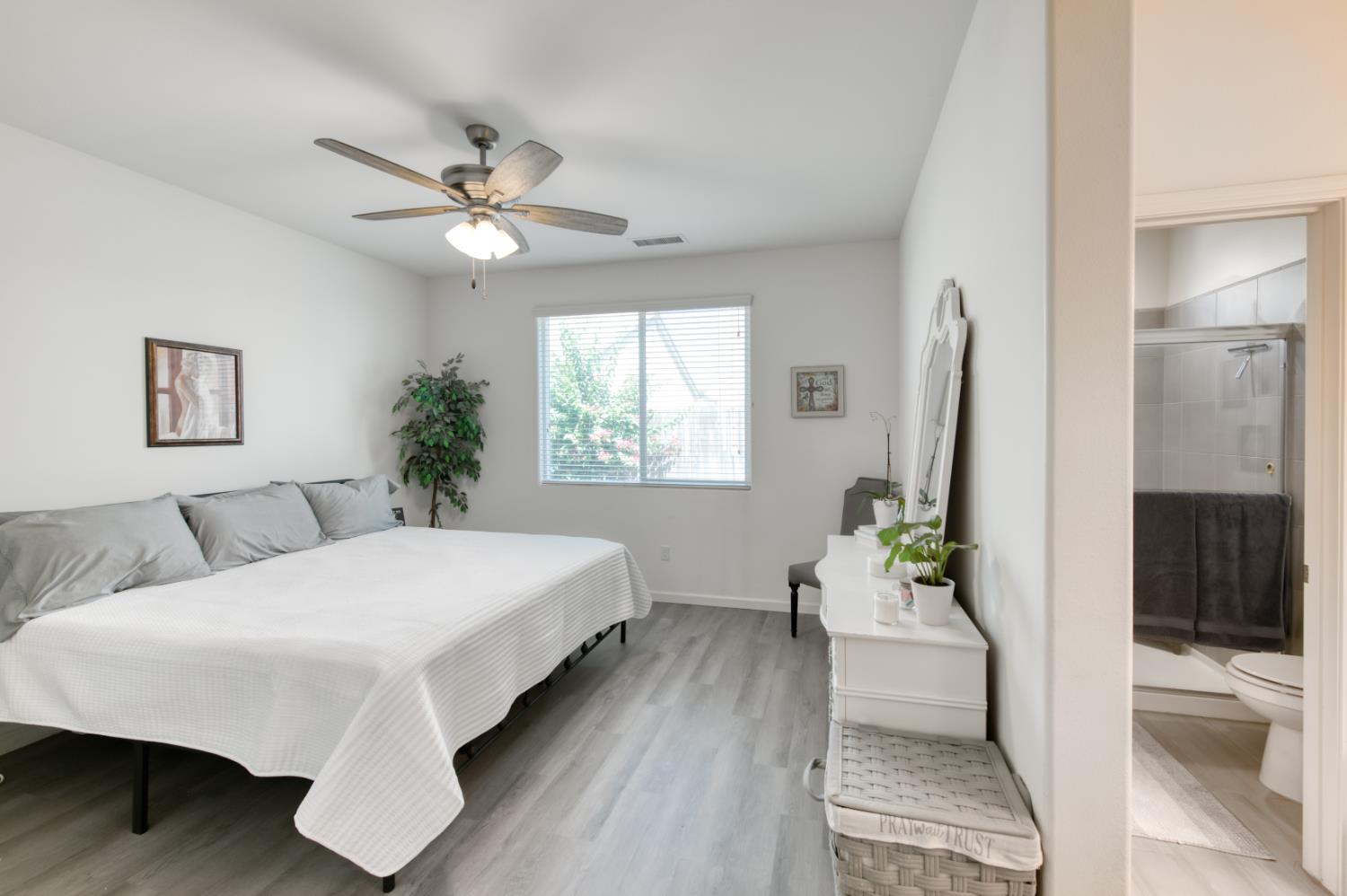 3065 Antonio, Clovis, CA 93619