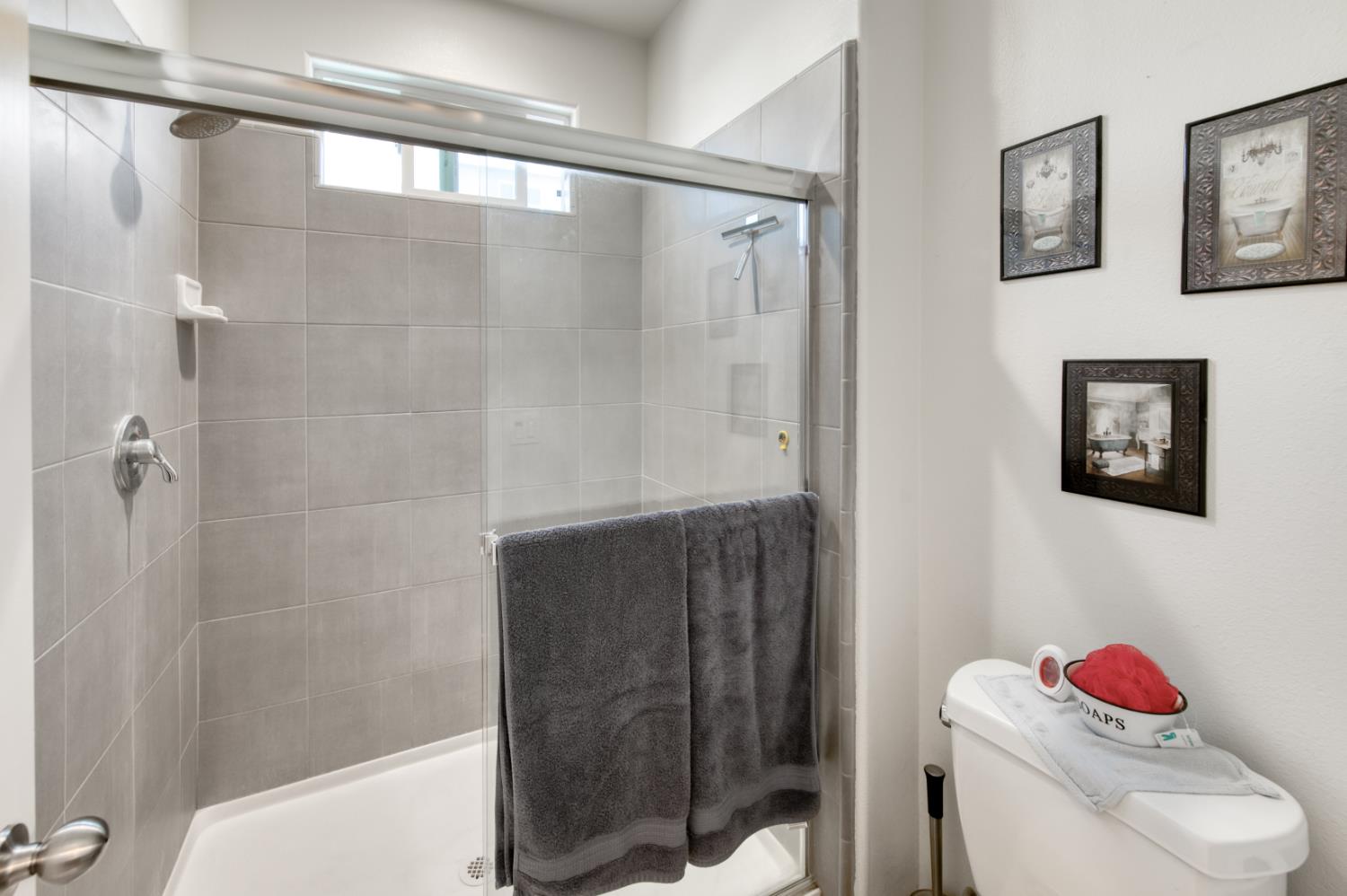 3065 Antonio, Clovis, CA 93619