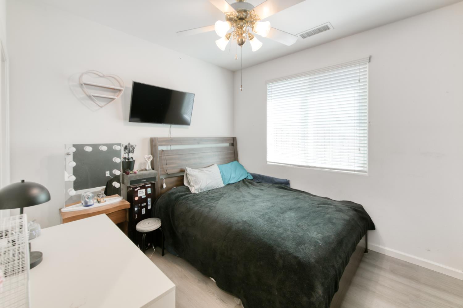 3065 Antonio, Clovis, CA 93619
