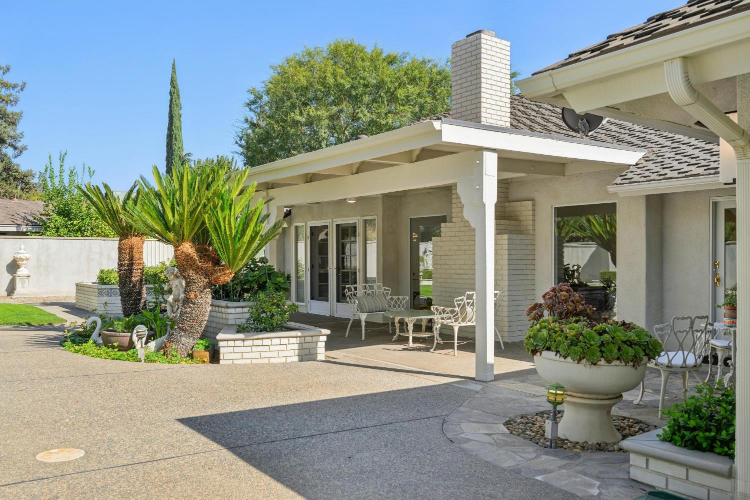 3594 W Spruce Ave, Fresno, CA 93711