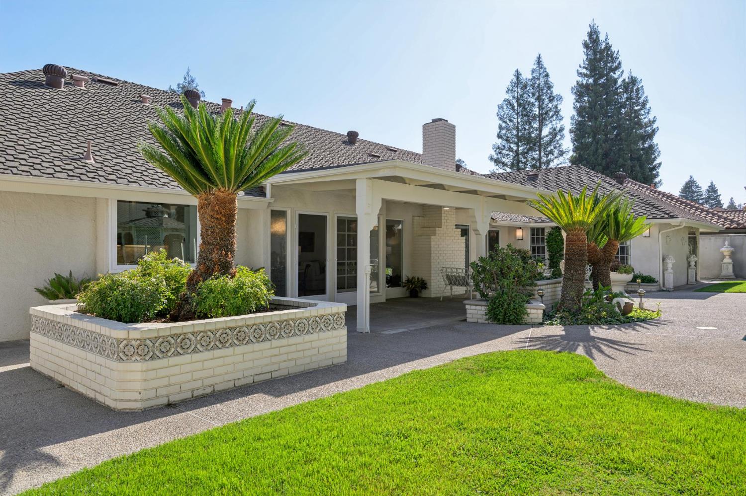 3594 W Spruce Ave, Fresno, CA 93711