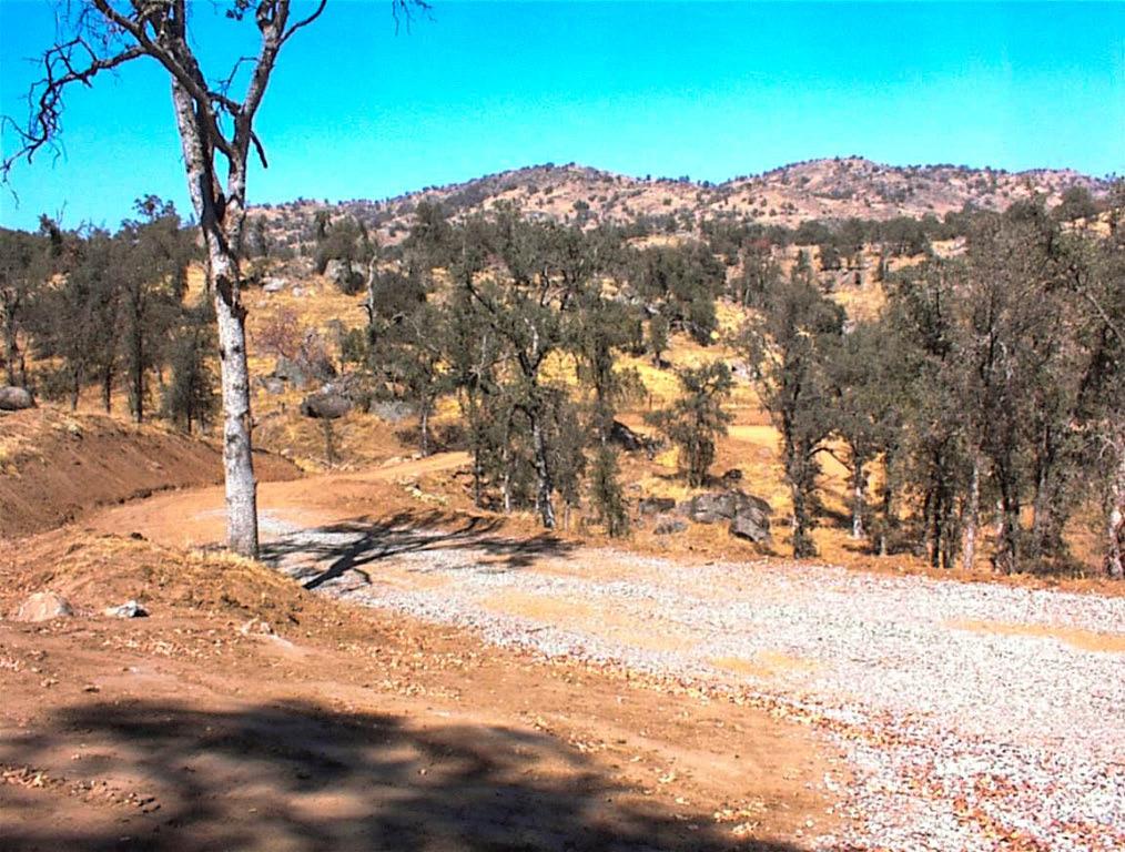 452 Ennis Rd, Yokuts Valley, CA 93675