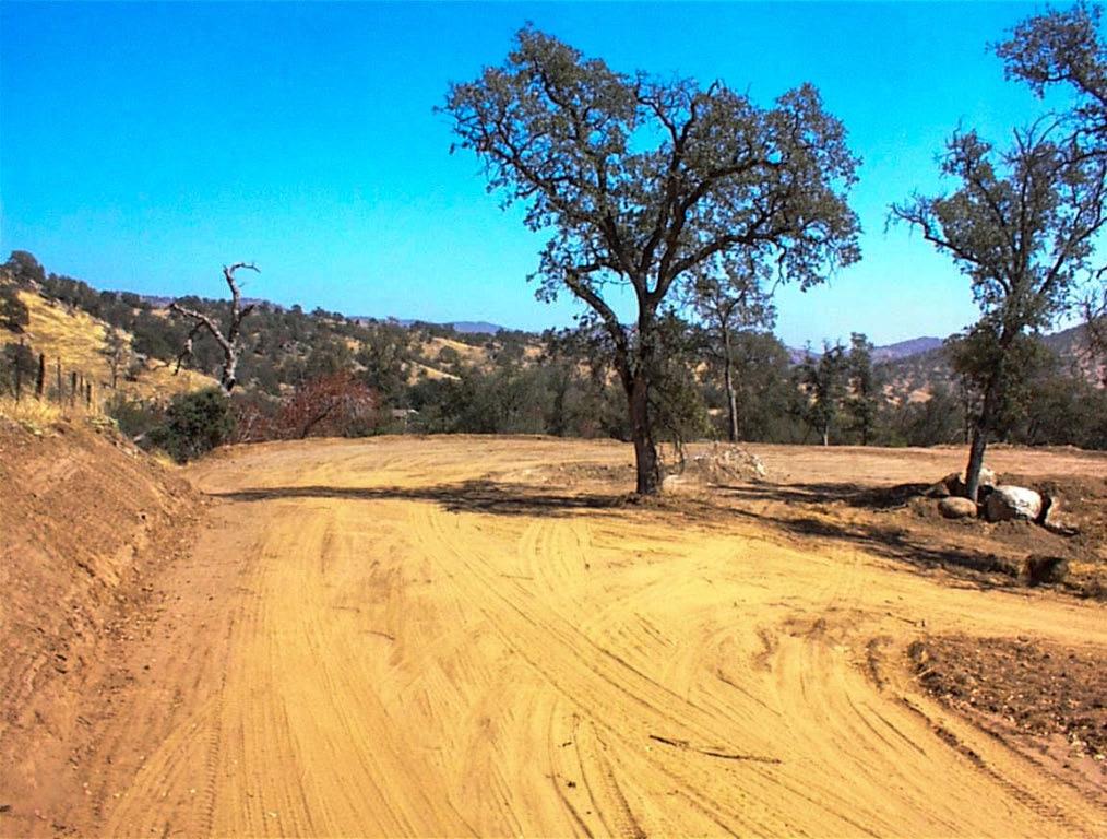452 Ennis Rd, Yokuts Valley, CA 93675