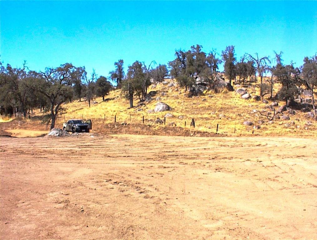 452 Ennis Rd, Yokuts Valley, CA 93675