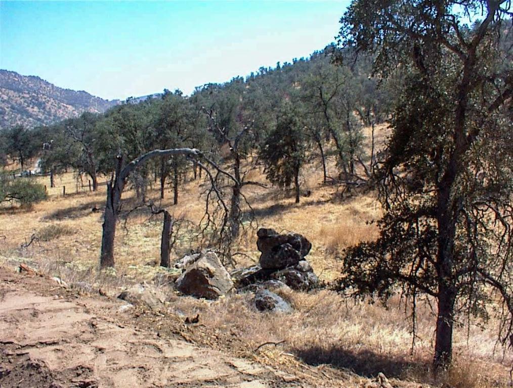 452 Ennis Rd, Yokuts Valley, CA 93675