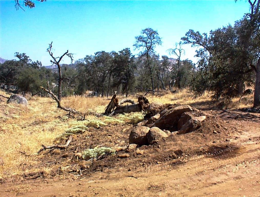 452 Ennis Rd, Yokuts Valley, CA 93675