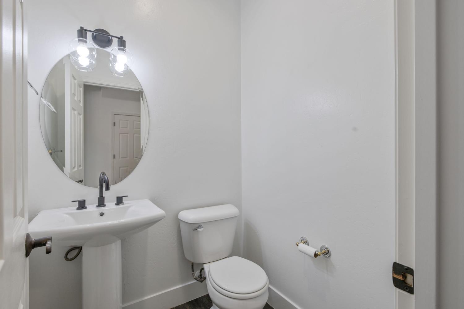 1558 N Pisa, Visalia, CA 93291