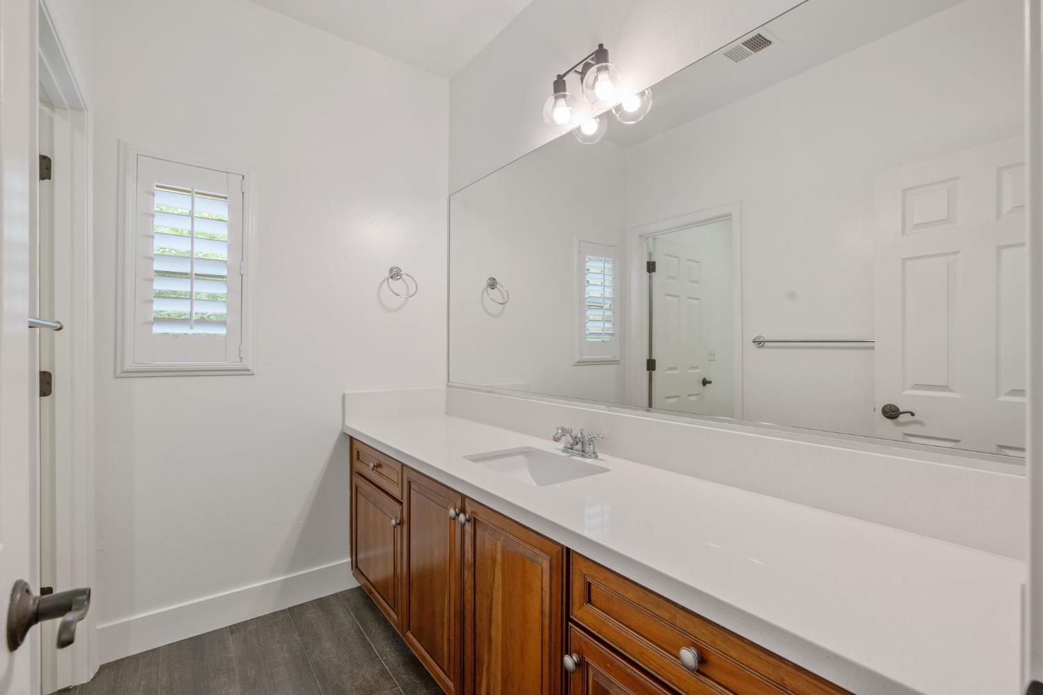 1558 N Pisa, Visalia, CA 93291