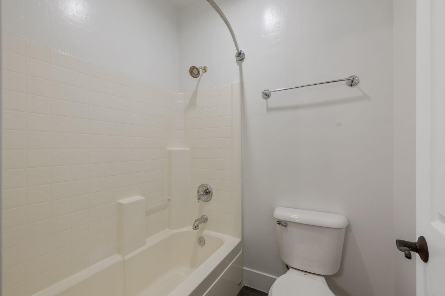 1558 N Pisa, Visalia, CA 93291
