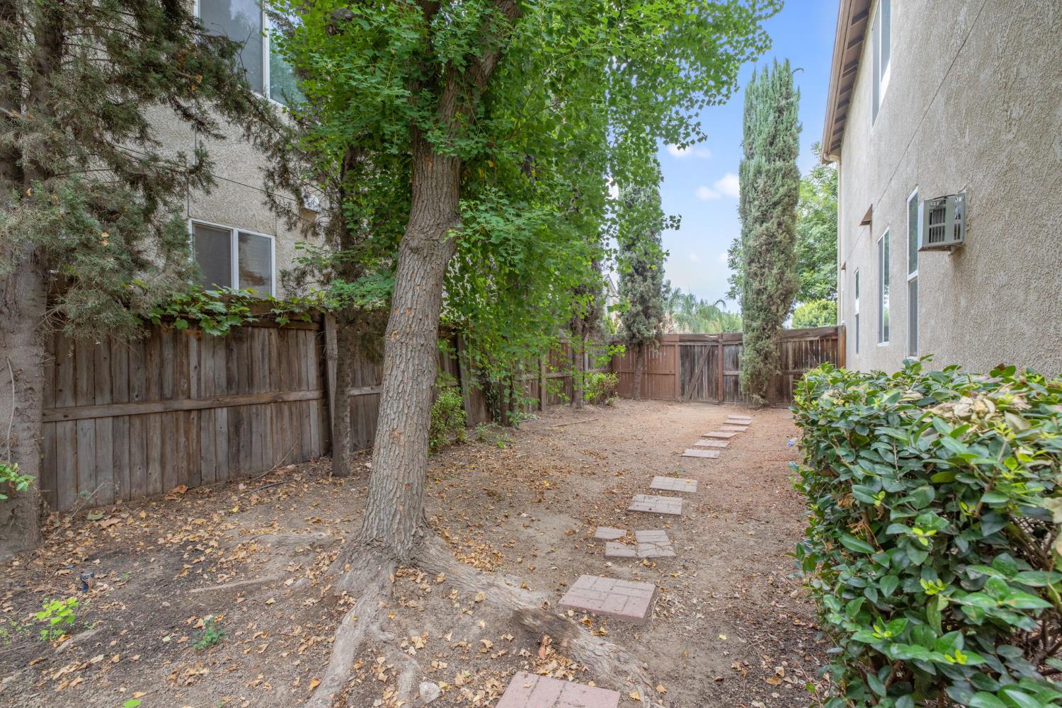 1558 N Pisa, Visalia, CA 93291