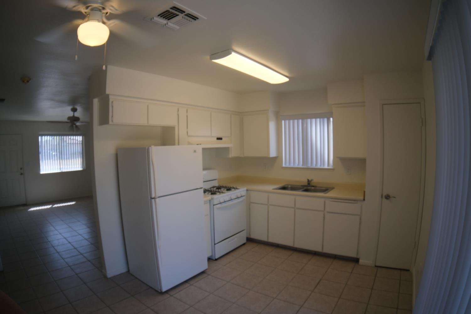 856 Laker Ln, Fowler, CA 93625
