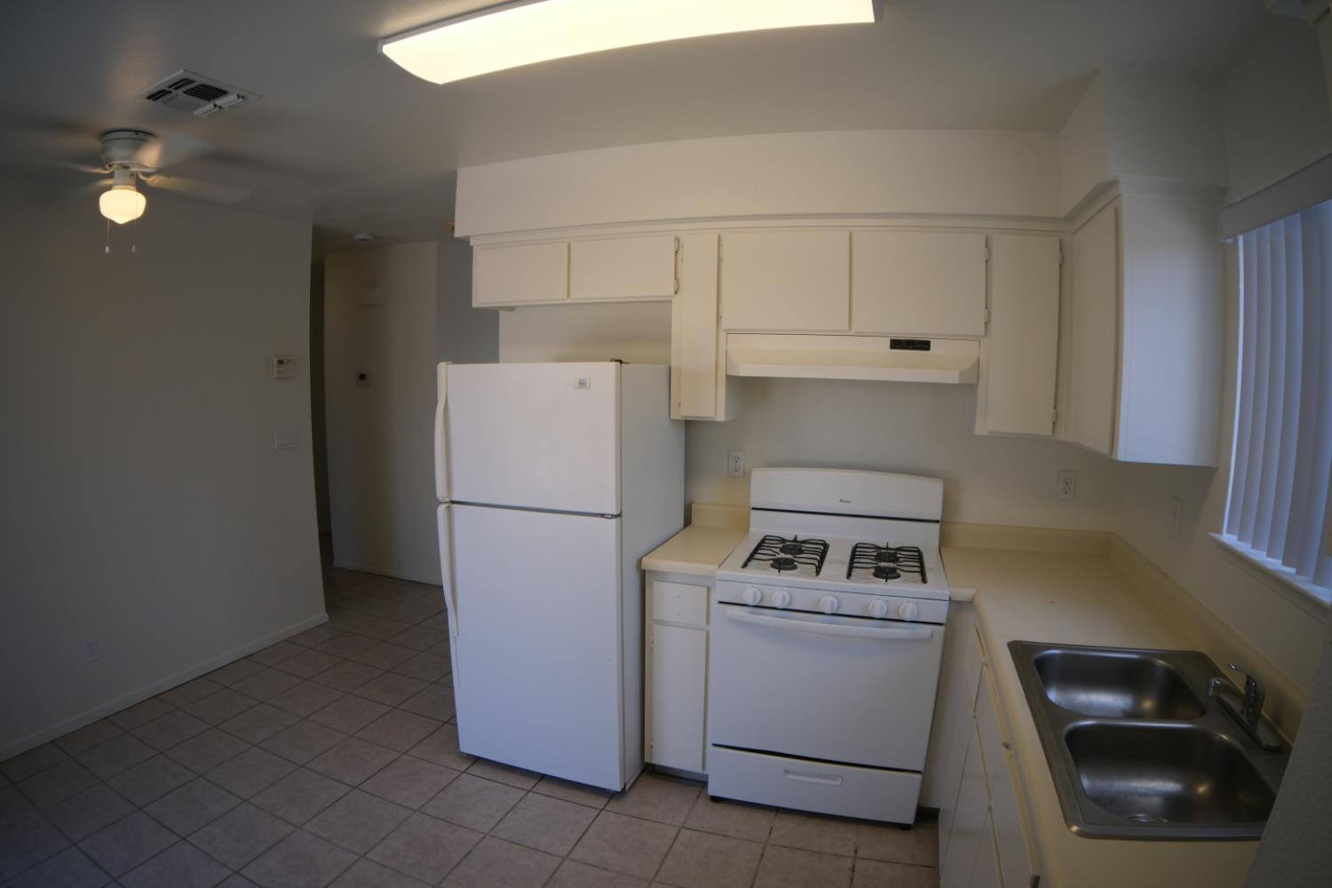856 Laker Ln, Fowler, CA 93625