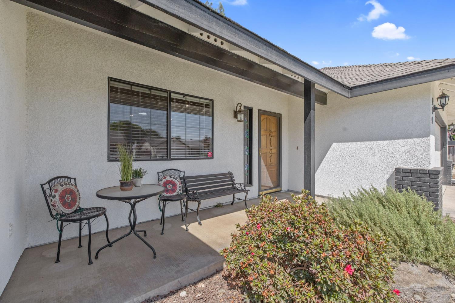 209 S Atwood Ct, Visalia, CA 93291