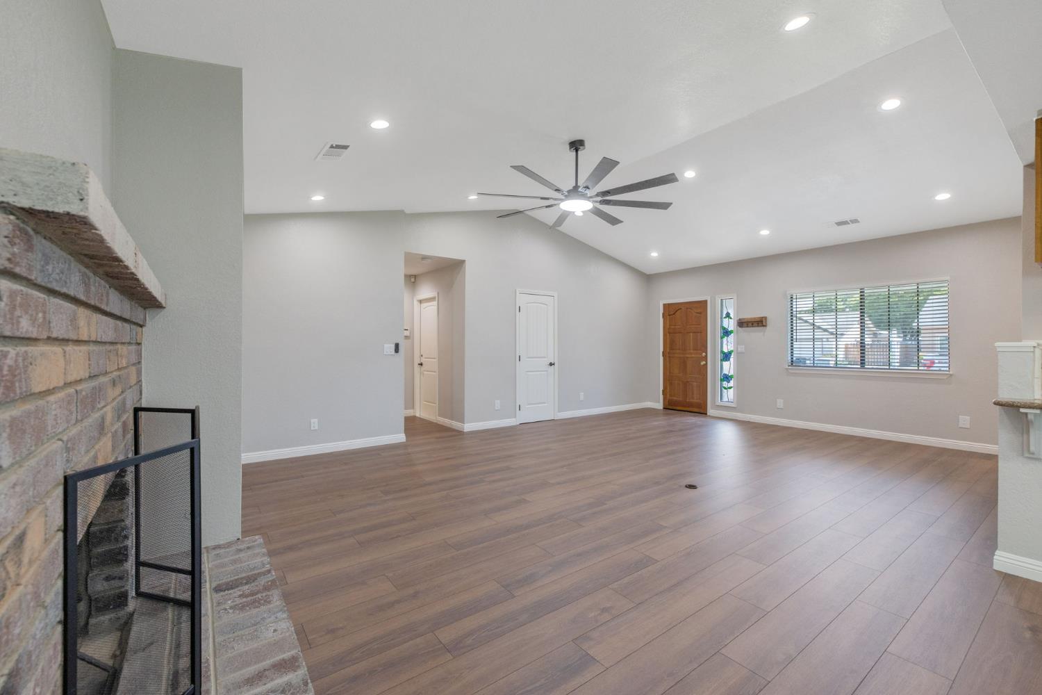 209 S Atwood Ct, Visalia, CA 93291