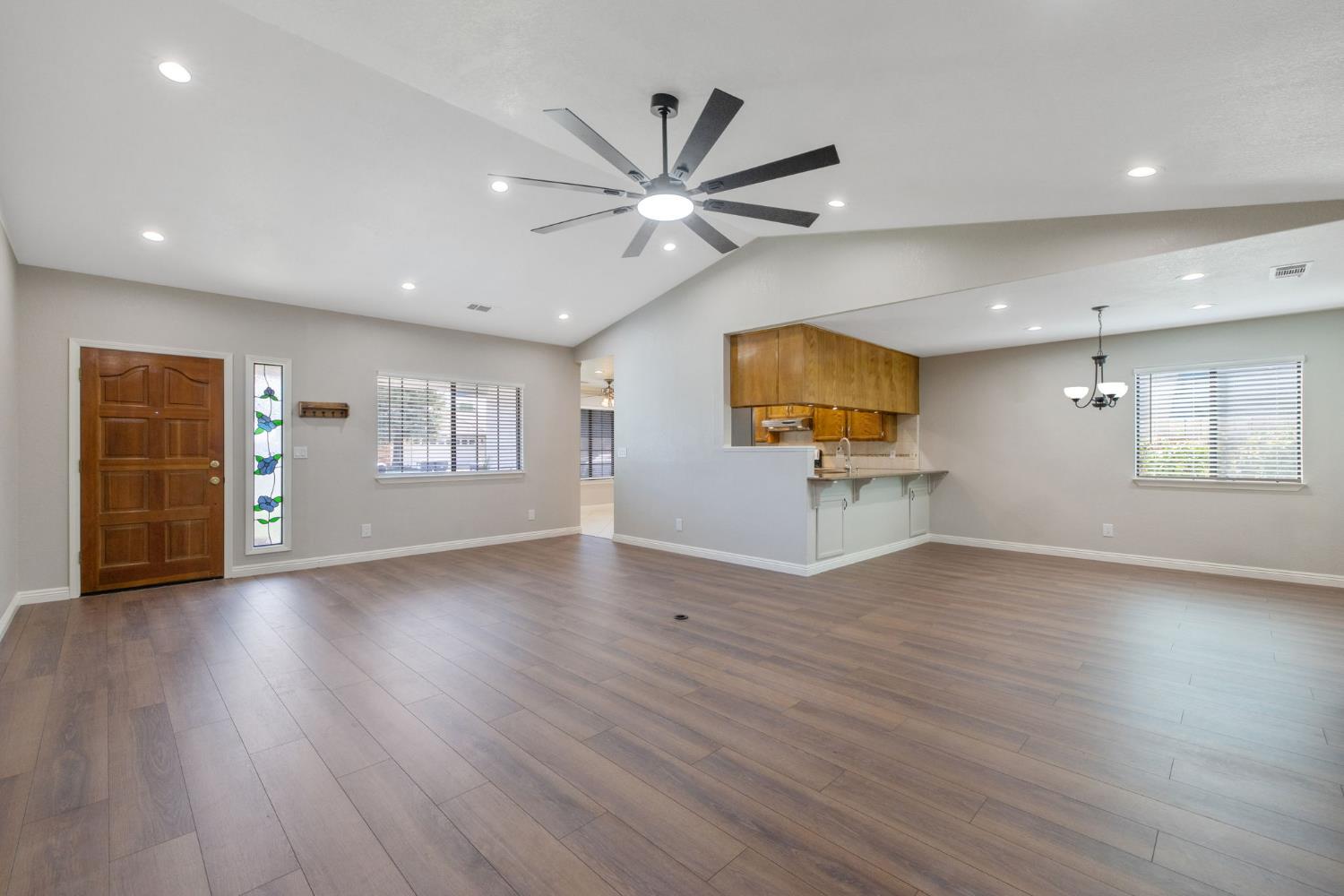 209 S Atwood Ct, Visalia, CA 93291