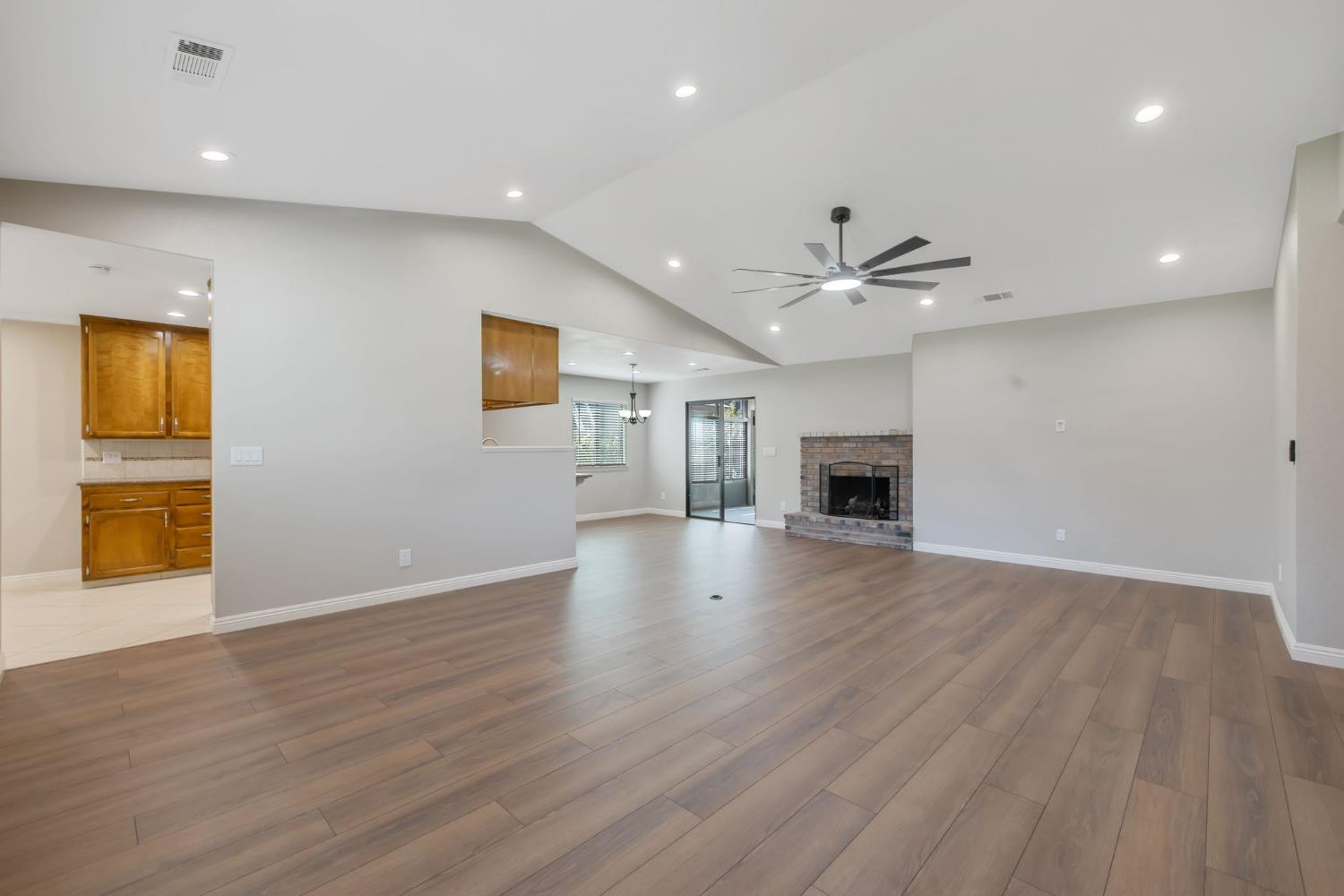 209 S Atwood Ct, Visalia, CA 93291