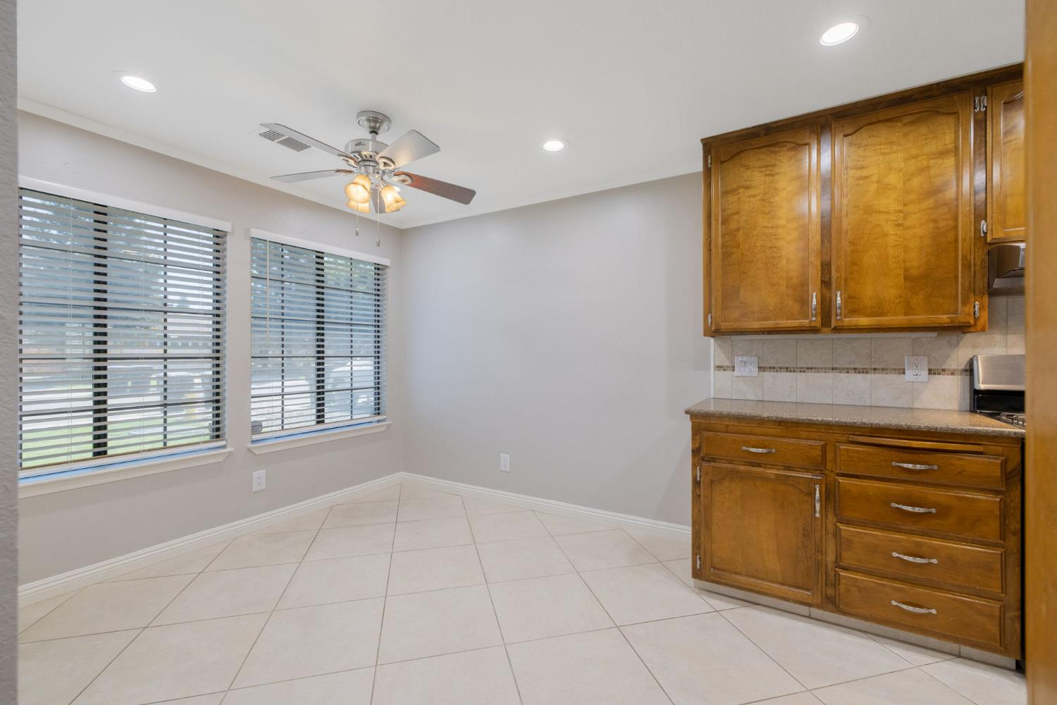 209 S Atwood Ct, Visalia, CA 93291