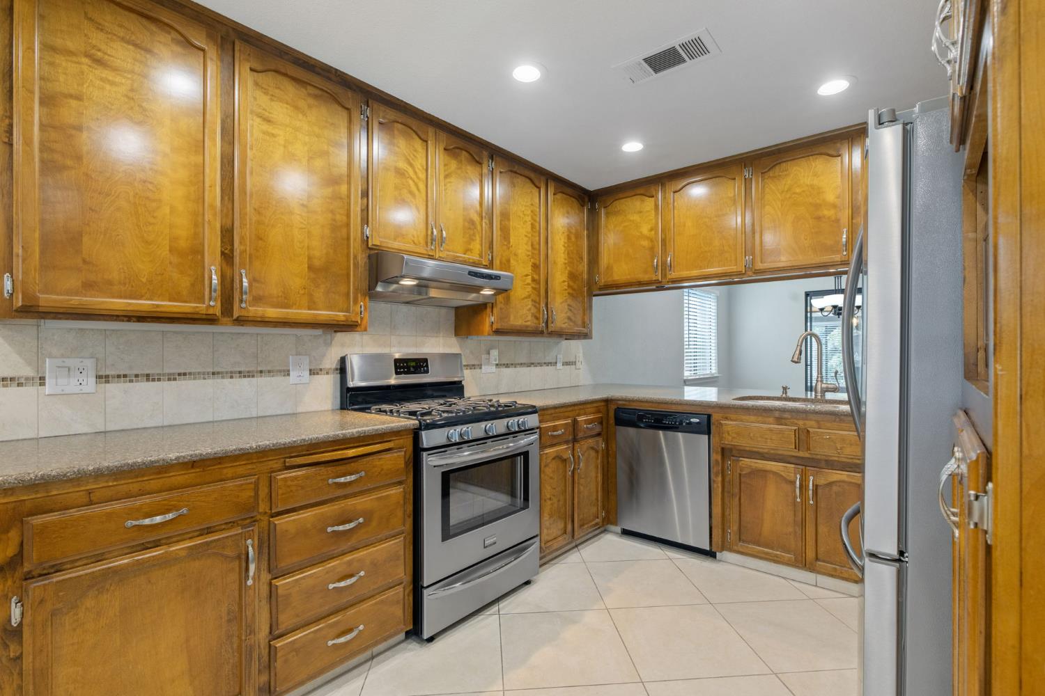 209 S Atwood Ct, Visalia, CA 93291