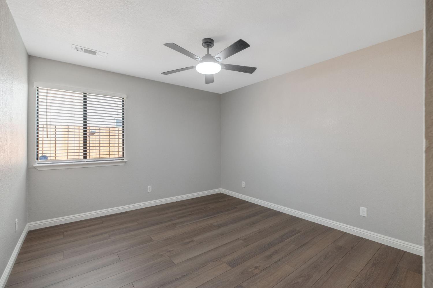 209 S Atwood Ct, Visalia, CA 93291