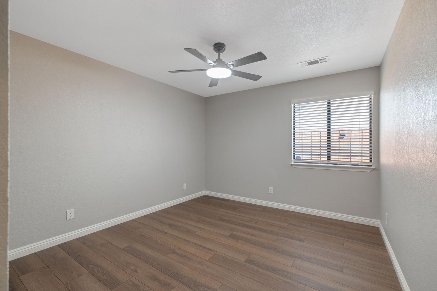 209 S Atwood Ct, Visalia, CA 93291