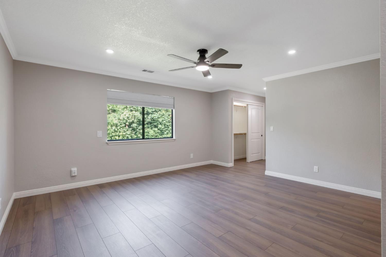209 S Atwood Ct, Visalia, CA 93291