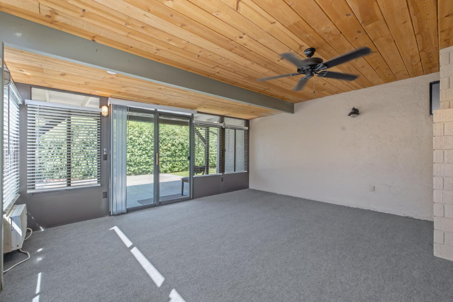 209 S Atwood Ct, Visalia, CA 93291