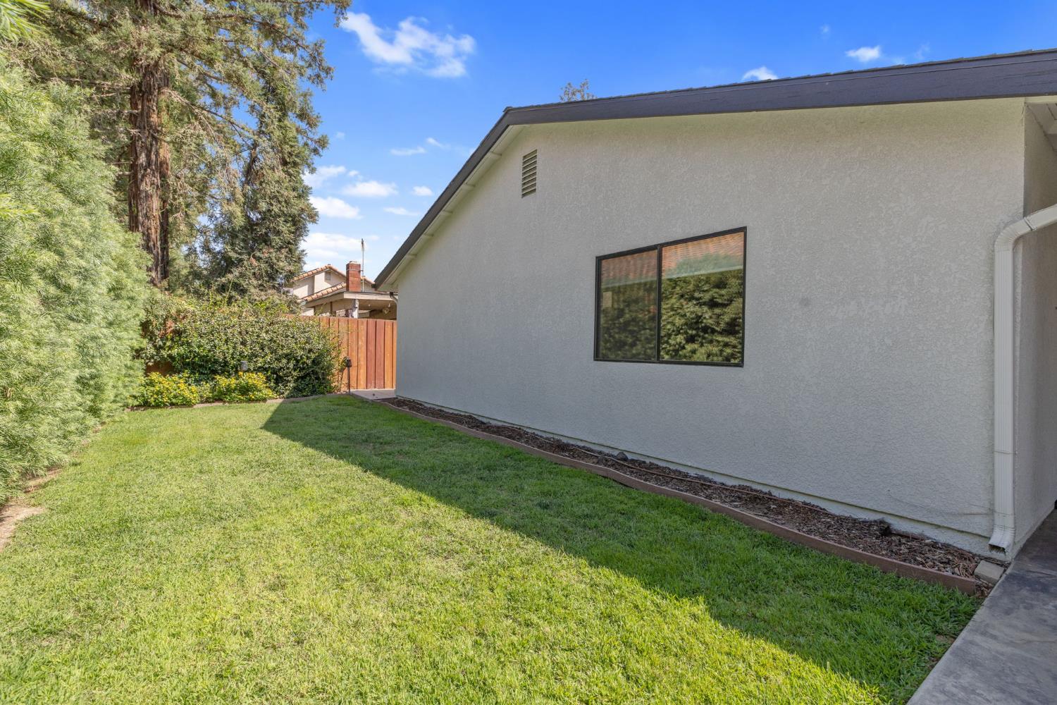 209 S Atwood Ct, Visalia, CA 93291