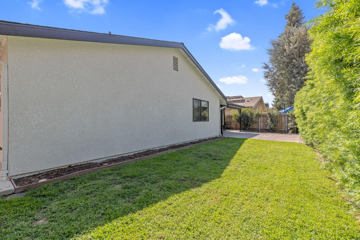 209 S Atwood Ct, Visalia, CA 93291