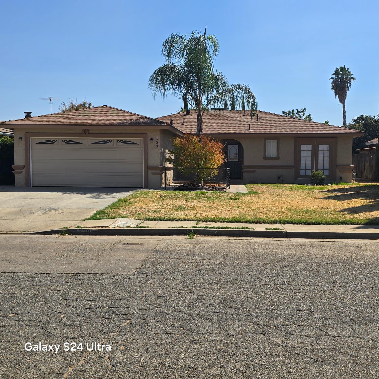 500 E Clark St, Madera, CA 93638