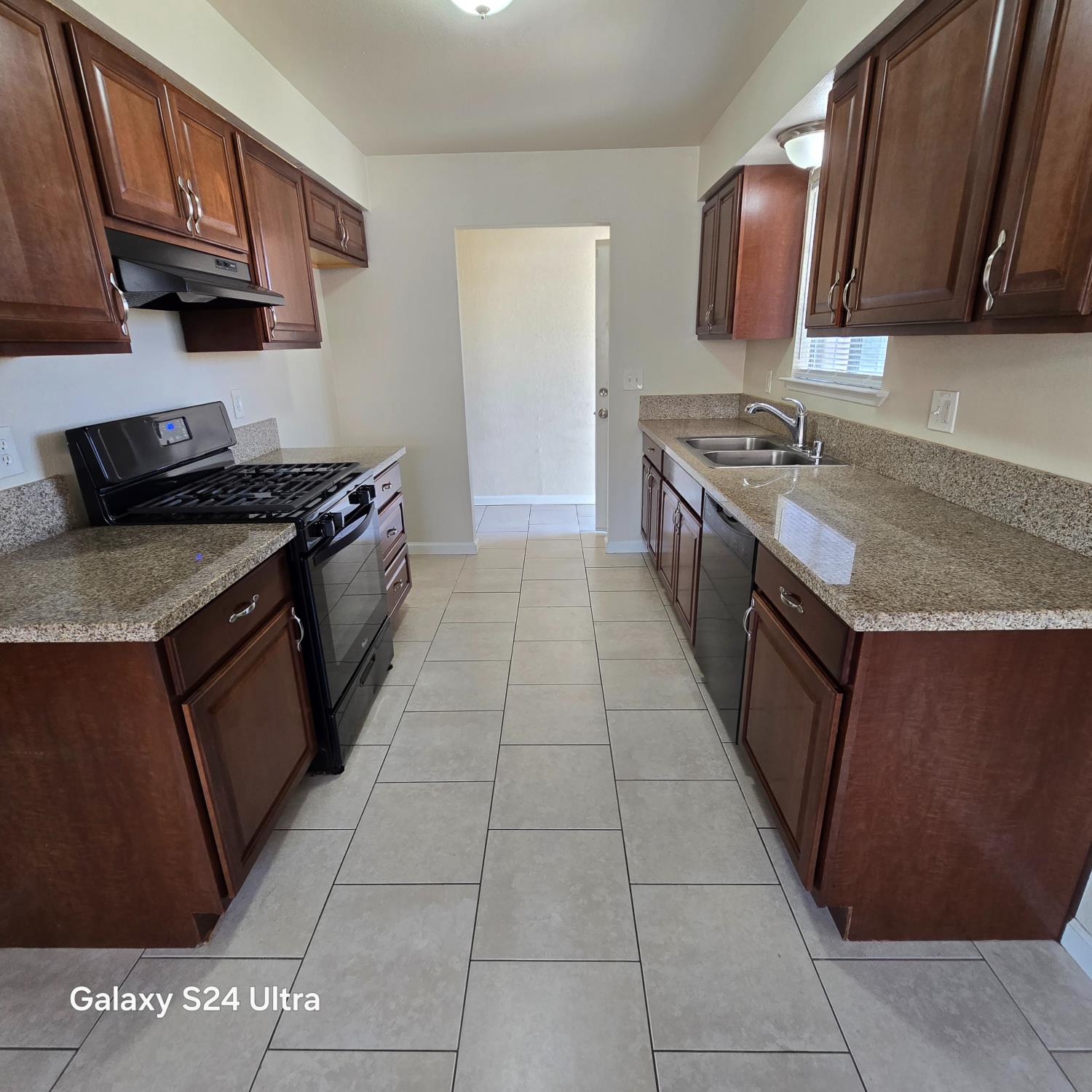 500 E Clark St, Madera, CA 93638