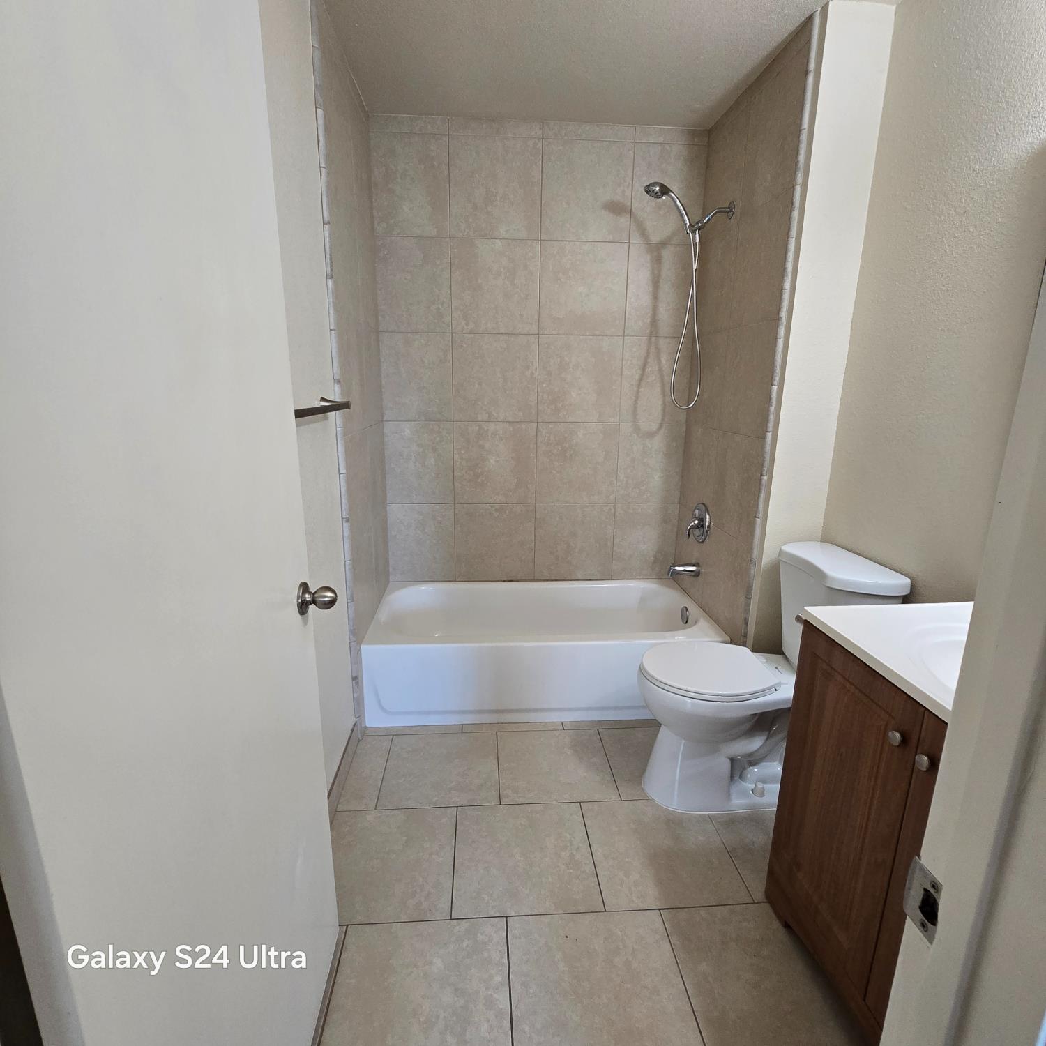 500 E Clark St, Madera, CA 93638