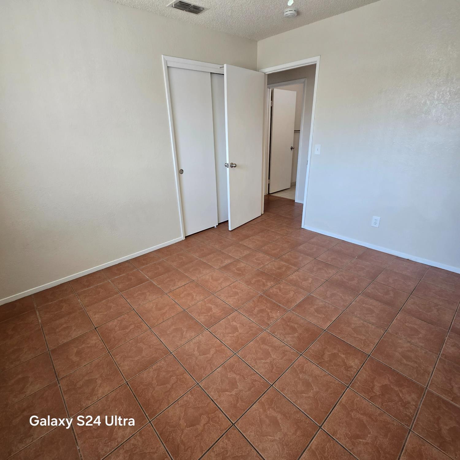 500 E Clark St, Madera, CA 93638