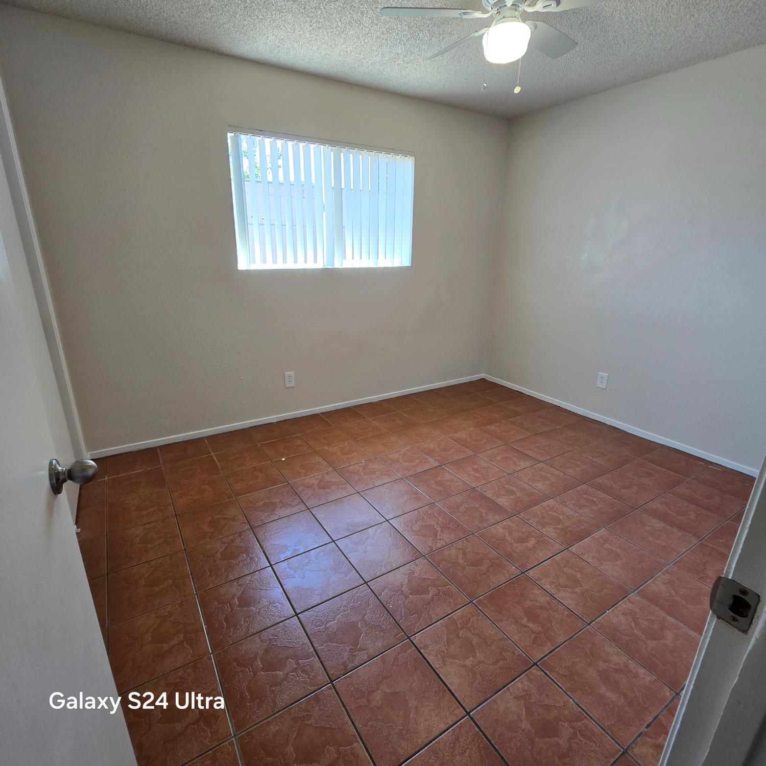 500 E Clark St, Madera, CA 93638