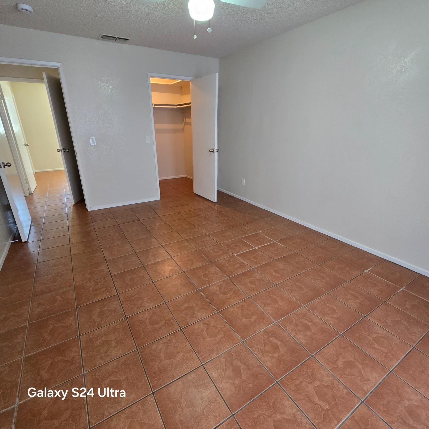 500 E Clark St, Madera, CA 93638