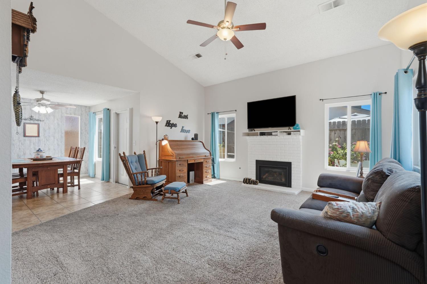1143 E Ferguson Ave, Visalia, CA 93292
