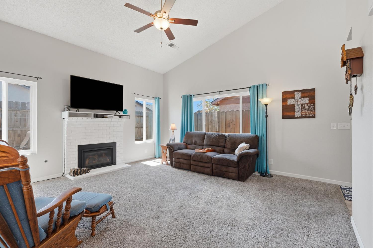 1143 E Ferguson Ave, Visalia, CA 93292