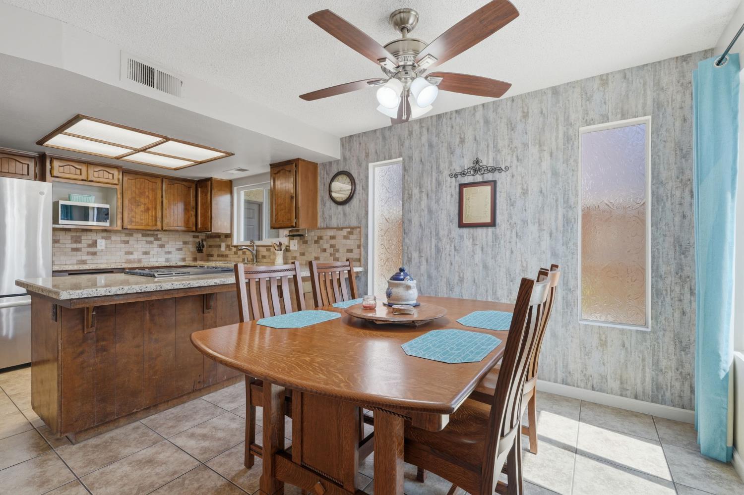 1143 E Ferguson Ave, Visalia, CA 93292