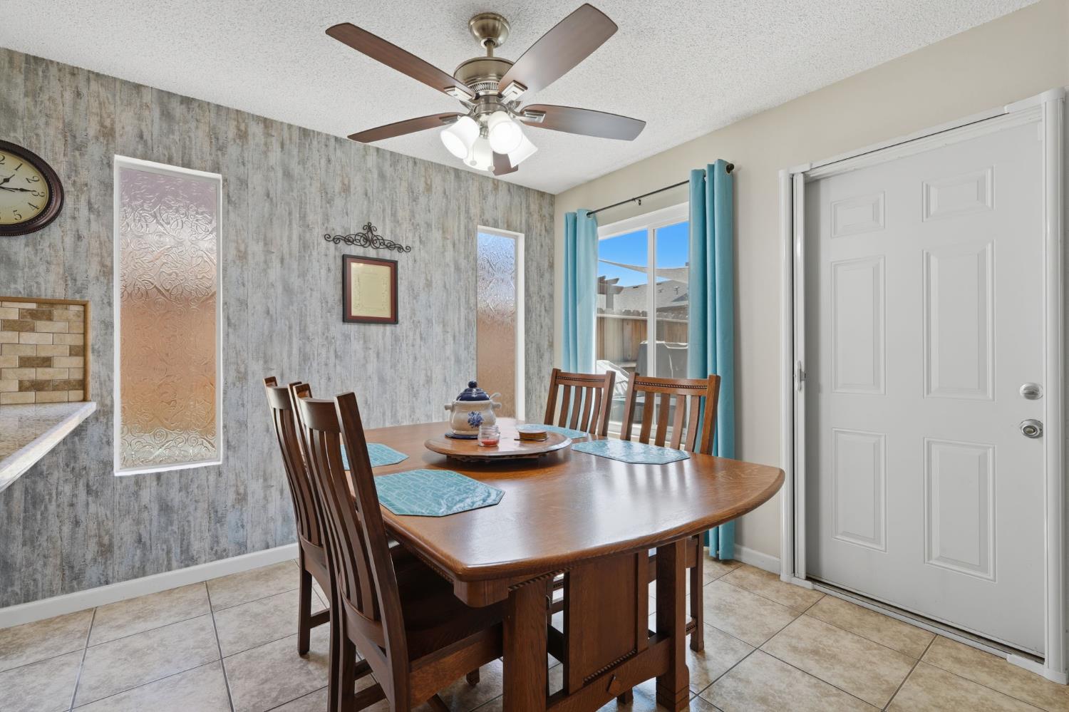 1143 E Ferguson Ave, Visalia, CA 93292
