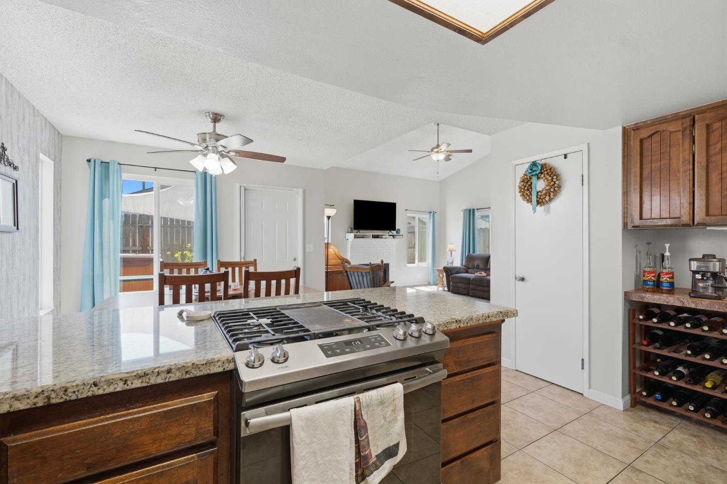 1143 E Ferguson Ave, Visalia, CA 93292