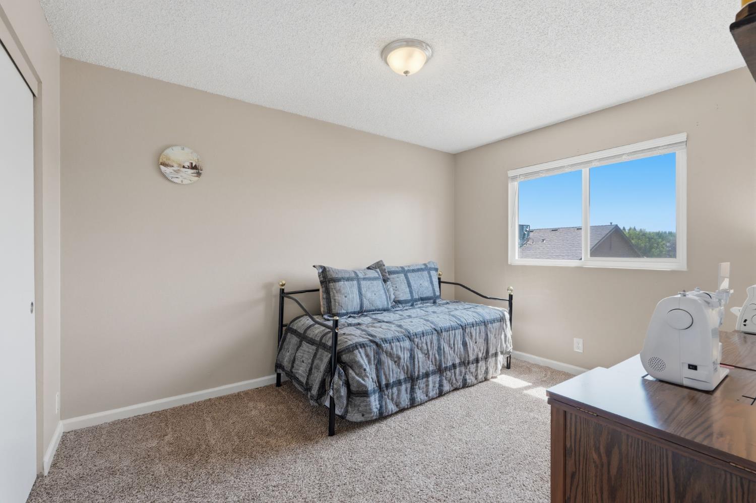 1143 E Ferguson Ave, Visalia, CA 93292