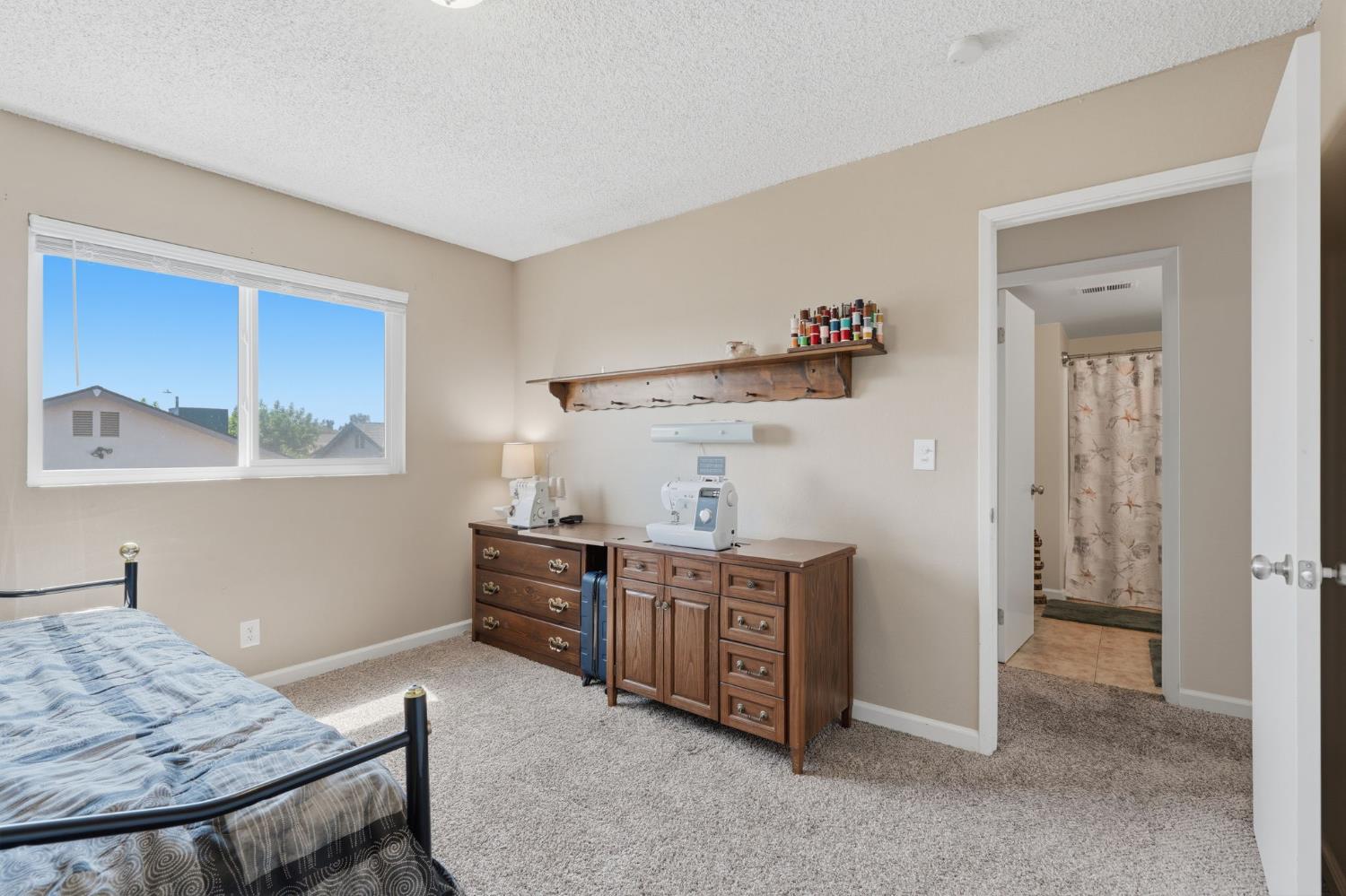 1143 E Ferguson Ave, Visalia, CA 93292