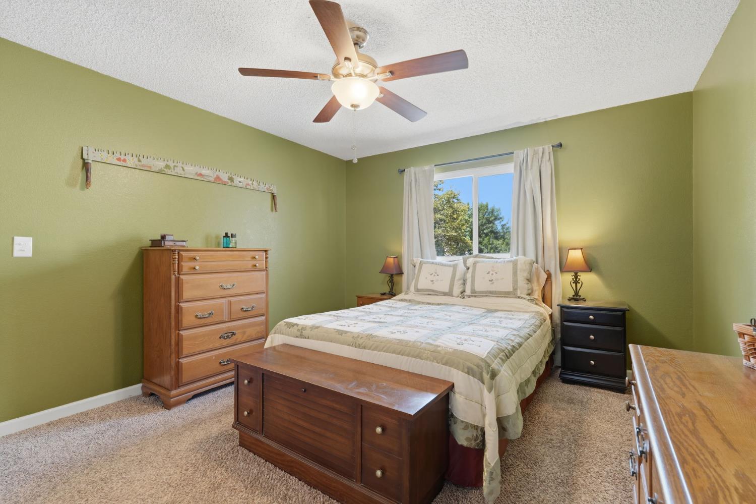 1143 E Ferguson Ave, Visalia, CA 93292