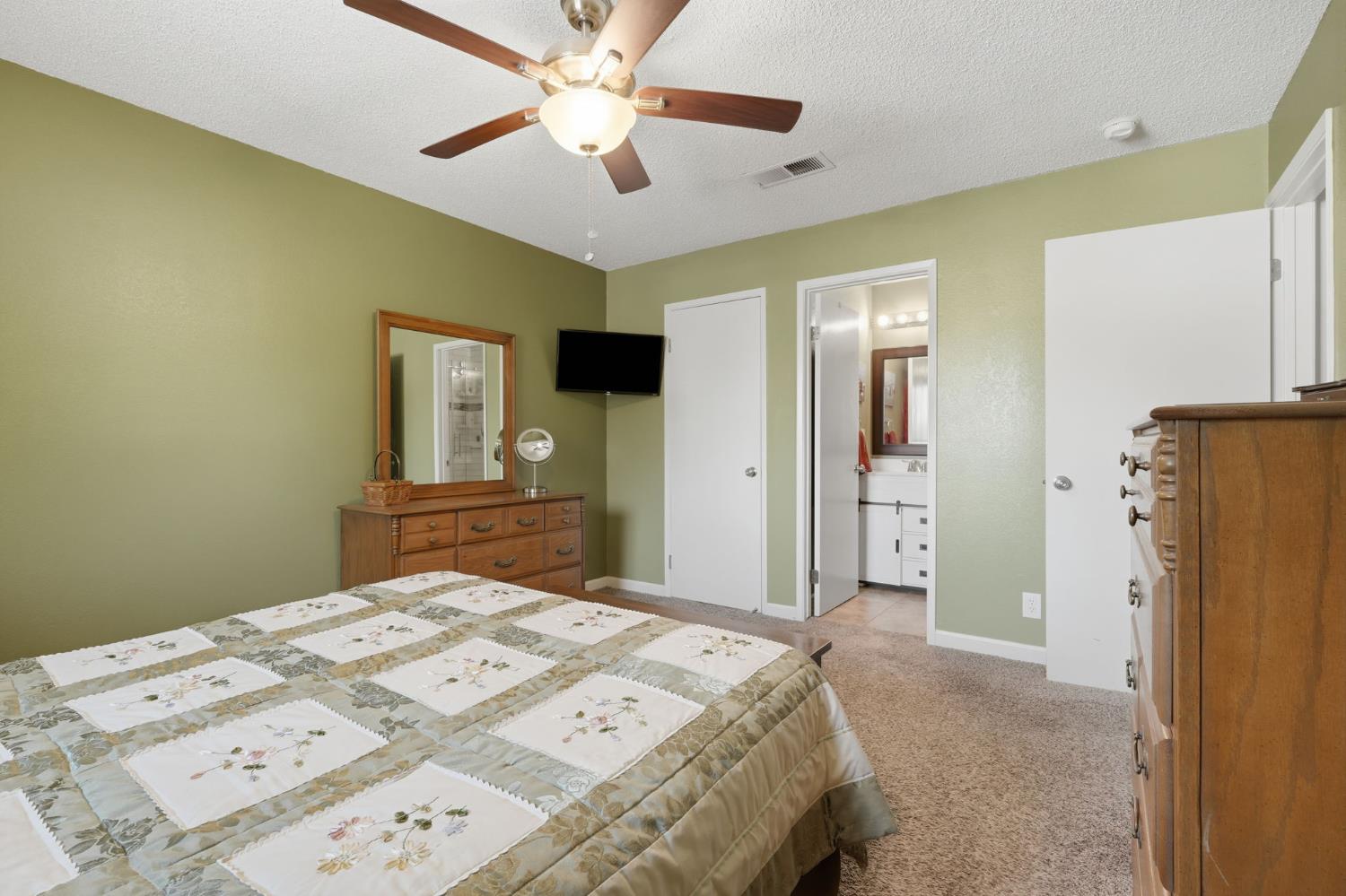 1143 E Ferguson Ave, Visalia, CA 93292
