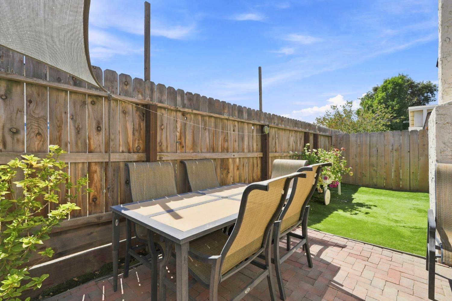 1143 E Ferguson Ave, Visalia, CA 93292