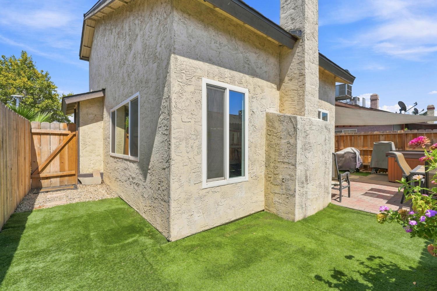 1143 E Ferguson Ave, Visalia, CA 93292