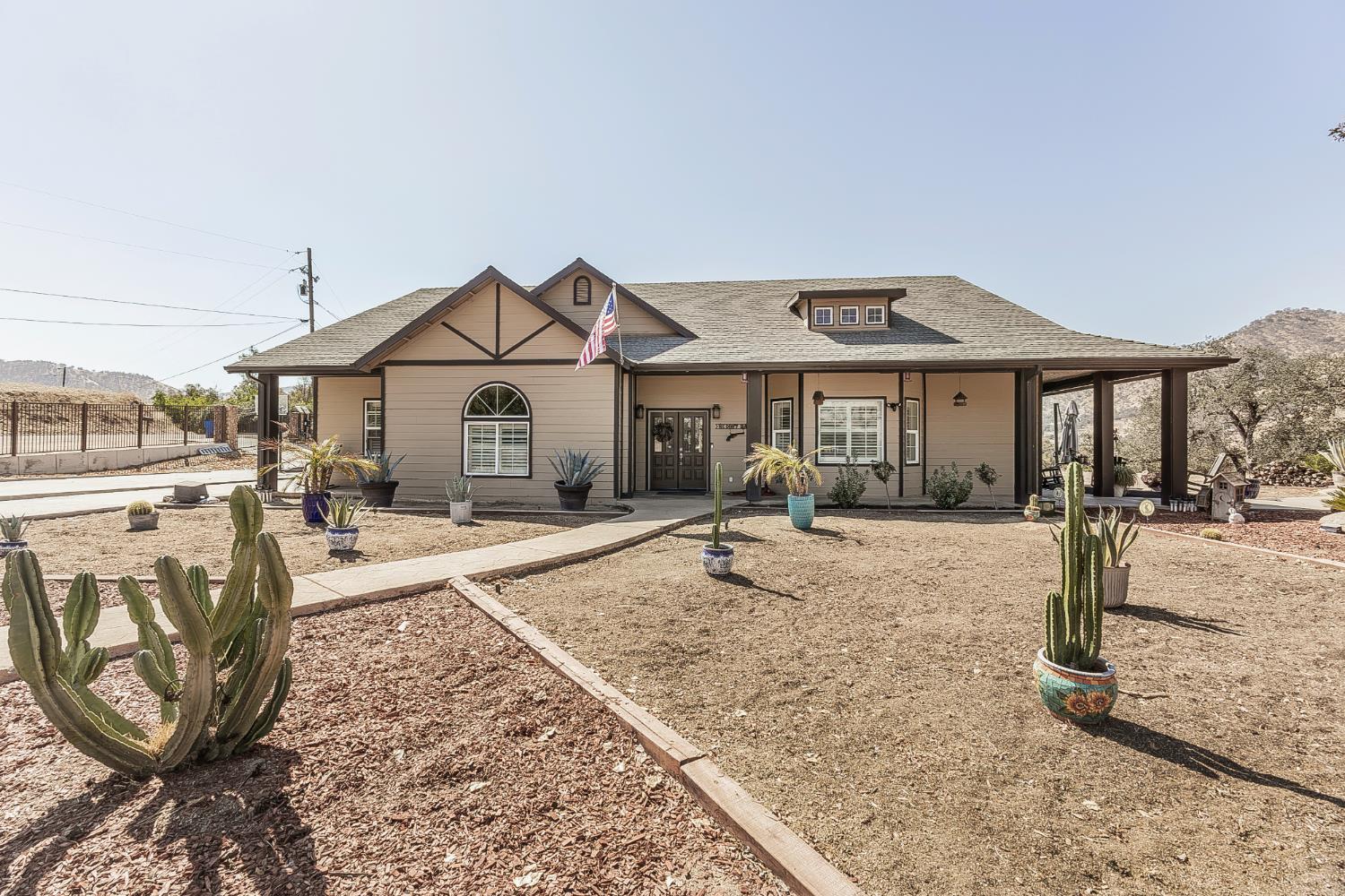 7197 Perlman Dr, Sanger, CA 93657