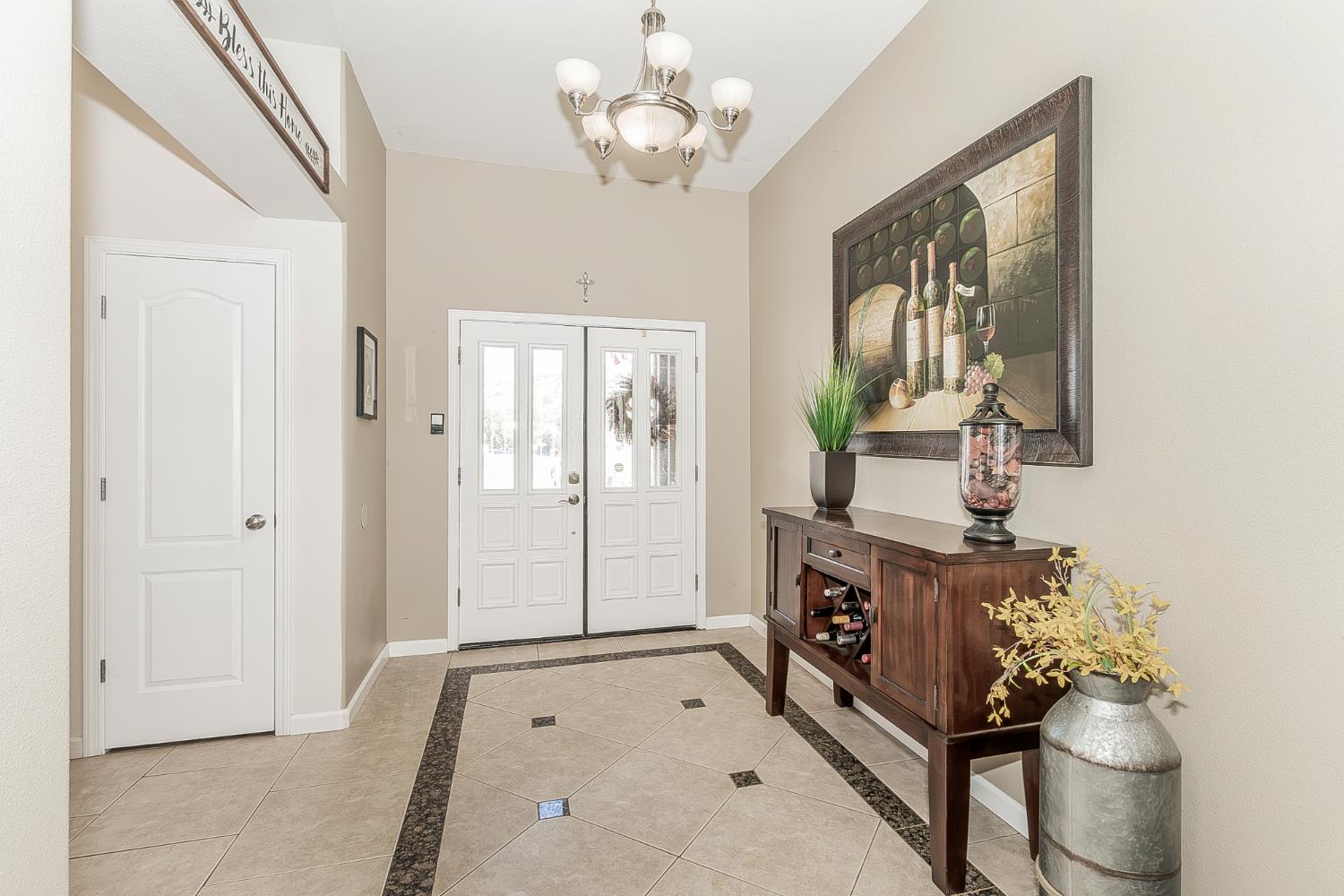 7197 Perlman Dr, Sanger, CA 93657