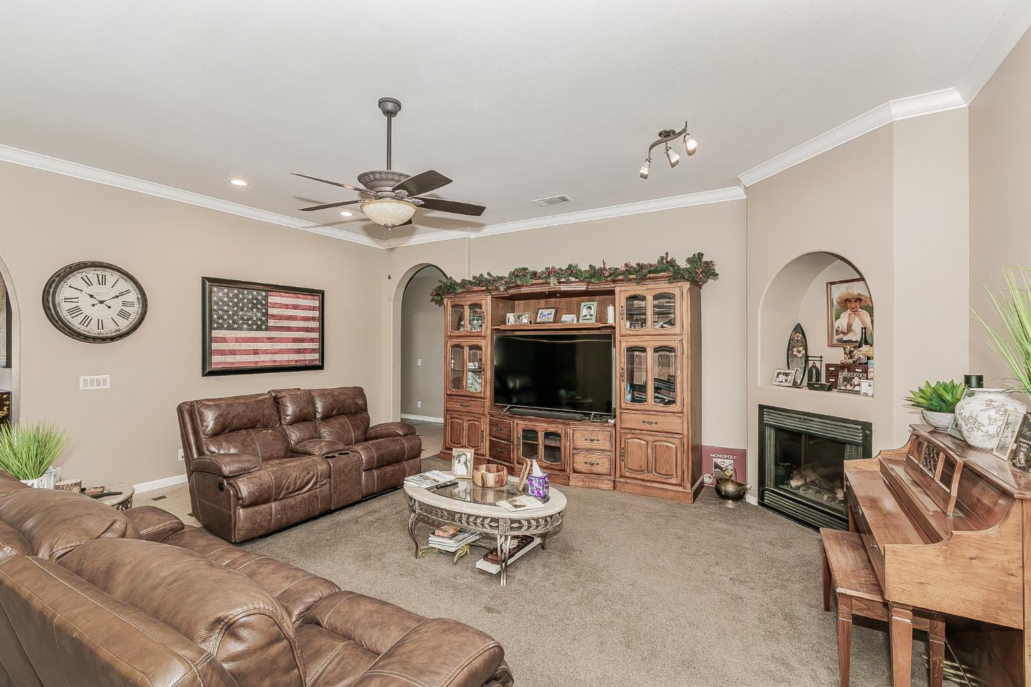 7197 Perlman Dr, Sanger, CA 93657