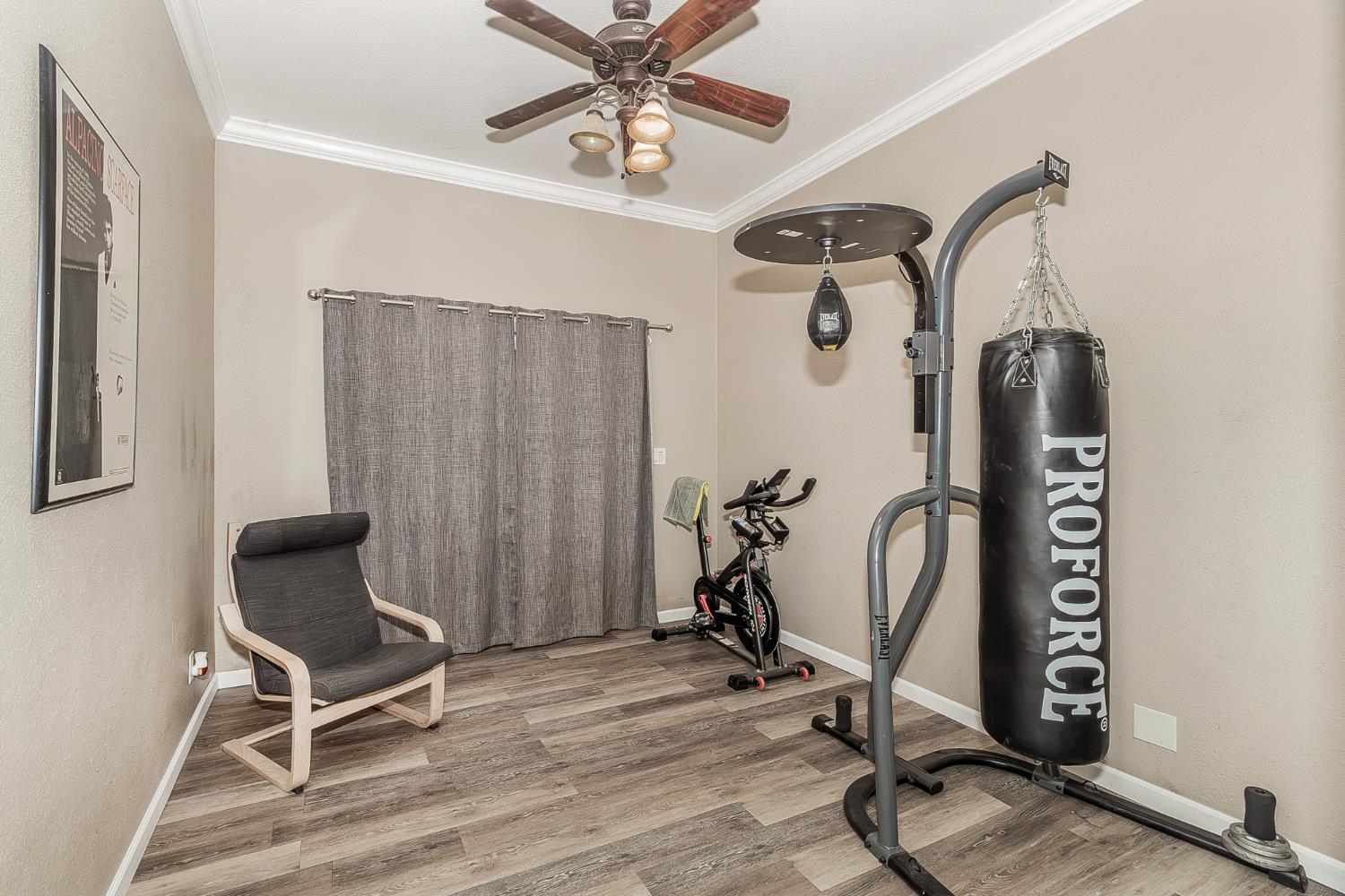7197 Perlman Dr, Sanger, CA 93657